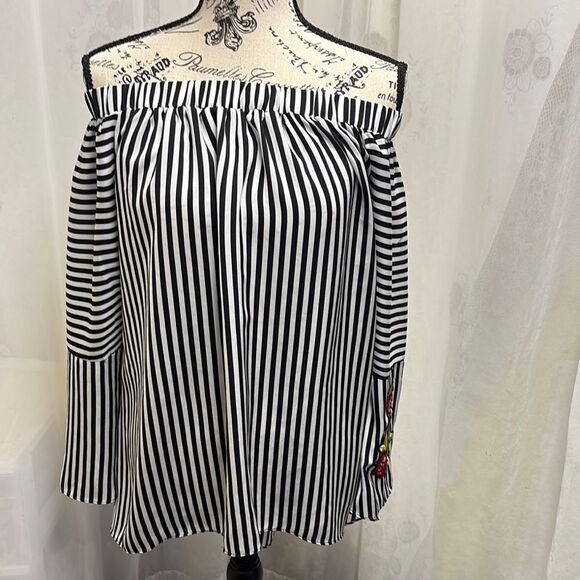 Black and White Off-Shoulder Blouse with Relaxed Fit - Picture 1 of 5